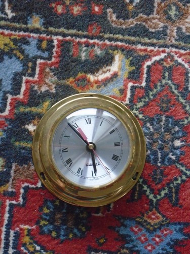 Uhr als bullauge - als, aus
