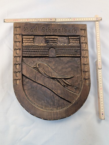 Handgeschnitzte holzwappen - handgeschnitzte,