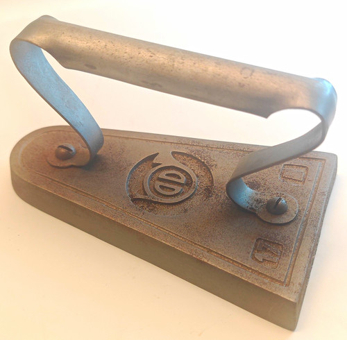 Antikes metall bügeleisen - antikes, metall-bügeleisen