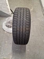 Auto Reifen auf Alu Felgen