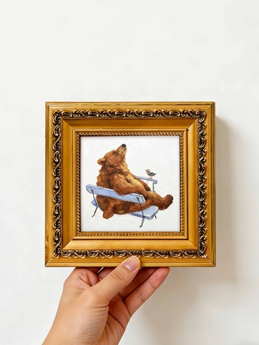 Freundlicher braunbär vogel - braunbär,