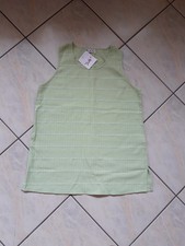 hellgrünes gemustertes Shirt