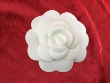 1x textile Chanel Camelia in weiß, 1 Chanel Deko Blume "Kamelie"