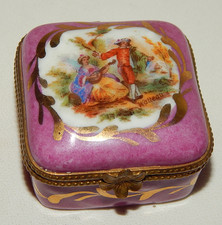Pillendose mit Watteau - Szene