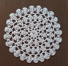 Oster  Deckchen  Häkeldeckchen Oma Deckchen Spitzendeckchen Handarbeit NEU