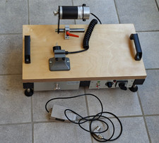 Tisch mit Motor für