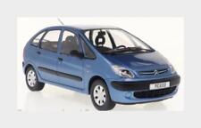 1:24 Whitebox Citroen Xsara Picasso 1999 hellblau met WB124233 Modell