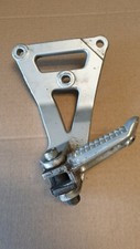 SUZUKI GSXR 750 W FUSSRASTENANLAGE HINTEN LINKS REAR LEFT FOOTREST SYSTEM