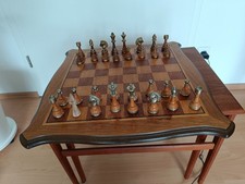 SCHACHSPIEL,  GROSS,   MESSIG UND  VERCROMT,MASSIV, Intarsien Schachbrett