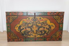 Chinesische Truhe im tibetanischen Stil bemalt - von Antikmarkt in China