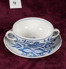 Hutschenreuther, Zwiebelmuster, Suppentasse + Untertasse weiß / blau