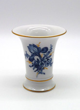 Meissen Aquatinta Tischvase Blaue Blume klein- Goldrand- H 9,4 cm- Zsd. gut