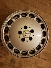 Vom MERCEDES W201 190 Gullideckel Alufelgen 7J x 15 H2 ET 37 0170537