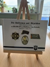 Die uniformen und abzeichen - uniformen,