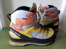 Scarpa Bergschuhe Größe 41, nur einmal getragen und sehr gut erhalten.