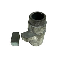 1X MITTELARMLEHNE BUCHSE HÜLSE LINKS VW T5 MULTIVAN TRANSPORTER BUS 7H0881081