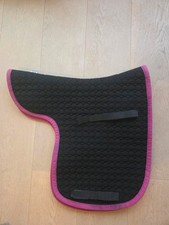 Mattes Satteldecke Dressur Gr. M, schwarz, fuchsia