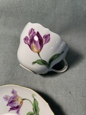 Meissen Kaffeetasse mit UT – Deutsche Blume Violette Tulpe 9 cm / 14 cm, 2. Wahl