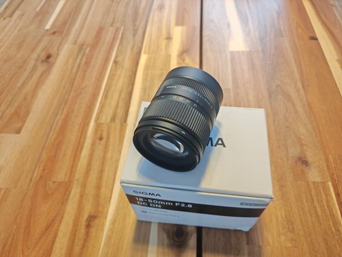 Sigma 50mm dc dn - 18-50mm, f2.8