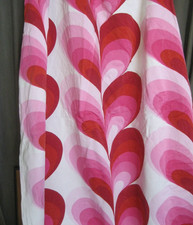 2 Stück Original 70er Jahre Vorhang Schals Age Flower Power rot / pink / weiß