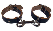 1 Pr. Fußfesseln schwarz-natur D-Ringen Doppelkarabiner Liebesfesseln erotik pur