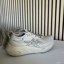 Used ASICS Gel Nimbus 26