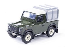 Land Rover Defender 90 grün