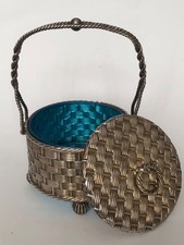 antike Korb - Konfektschale versilbert mit blauem Glaseinsatz und Deckel