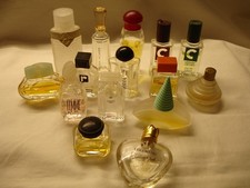 **15 verschiedene Parfum Miniaturen - teilweise voll - halbvoll - leer - selten