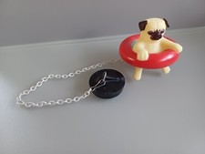 Lustiger Badewannenstöpsel mit Mops im Schwimmring – Gag-Geschenk