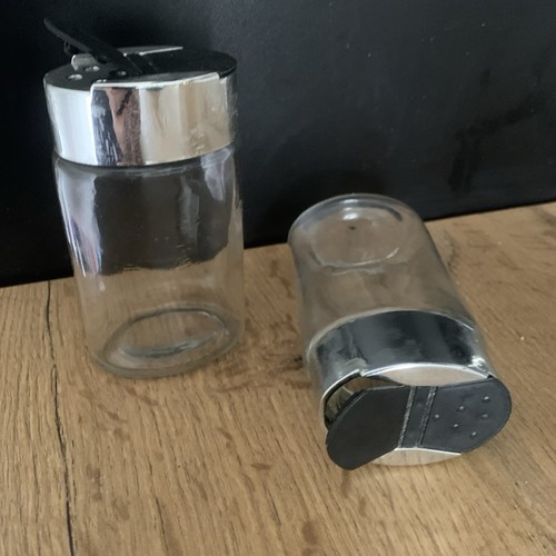 Salz und pfefferstreuer paar - und,