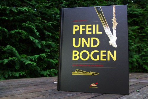 Pfeil und bogen von - und,