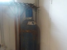 2sauerstoffflaschen und eine