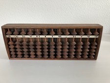 Antike Rechenmaschine aus Holz