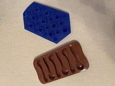 zwei Silikon Formen 1x Löffel backen / 1x Cubes