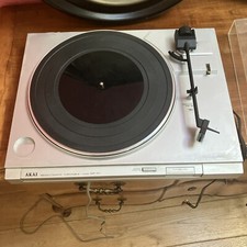 Alter Plattenspieler Akai
