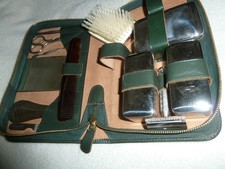 altes Herren-Necessaire Kulturbeutel Kulturtasche Leder? dunkelgrün  Vintage