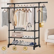 Kleiderständer auf Rollen