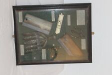 SCHAUKASTEN MIT ALTEN FISCHER UNTERSILIEN-58x45x8cm