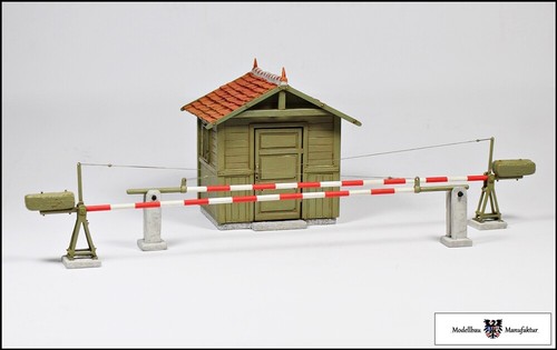 Schrankenposten - , +