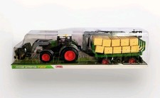 Traktor mit Heu Anhänger