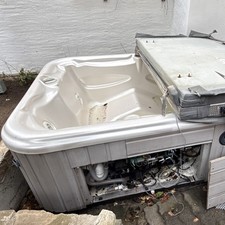 Eckiger Whirlpool aus