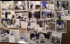 Frau mit Kind im Peggy ? Kinderwagen - Berlin ? ca. 1960er Jahre / 22x Foto