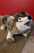 Steiff 075759 Snorry Wolf, 60 cm, Webpelz, grau, sitzend mit Knopf und Fahne