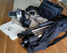 CANON DC 100 Videokamera DvD Camcorder Pal kompakt mit Stativ 1,20 m