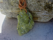 schöner Lizardit Anhänger norwegische Jade grün Heilstein  Snarum 26g xl