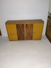 Alter Kleider-Schrank um