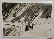 ALTES FOTO...FRAUEN...FUSSWEG...BERGSTRASSE...