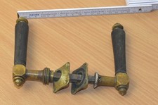 schöne alte Türklinke Messing / Holz, mit Rosetten