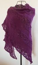 Tolles großes warmes Lace-Schultertuch "Violett" Handarbeit, UNIKAT